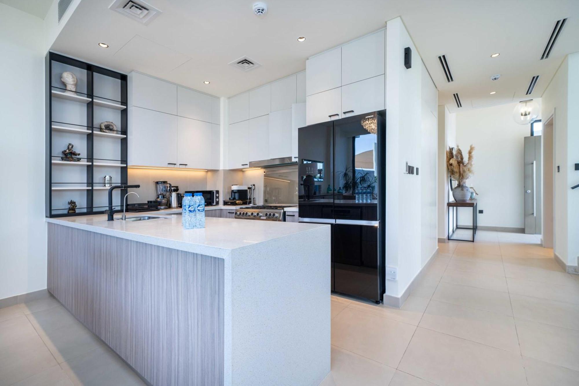 4 Bedroom With Private Pool In Hills Dubai