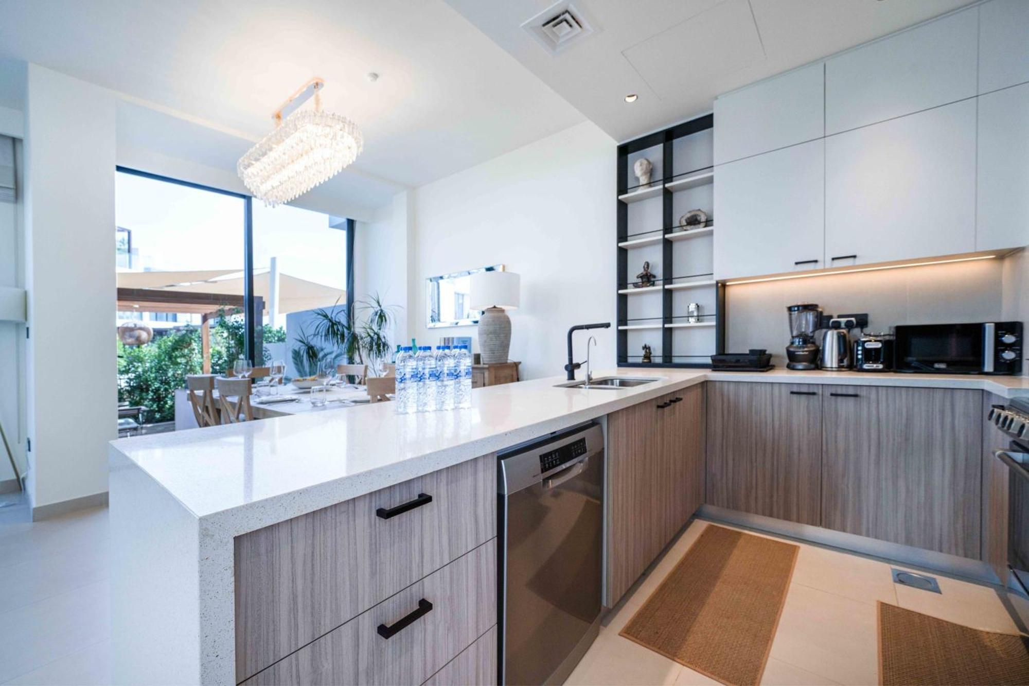 4 Bedroom With Private Pool In Hills