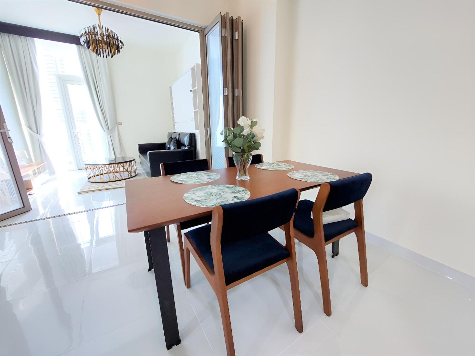Spacious, Economical Near Miralcz Garden Apartment