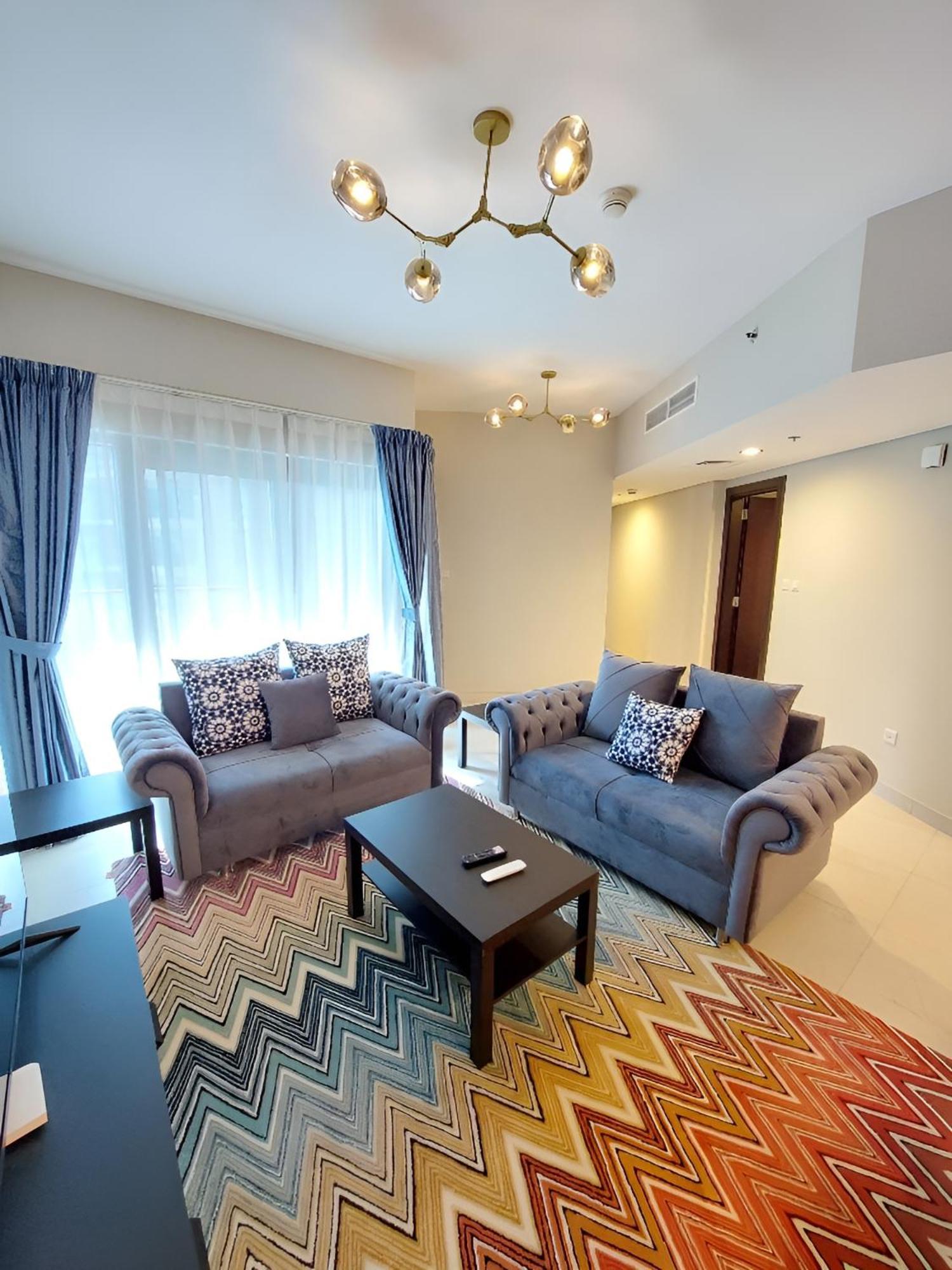 Budget-friendly 2bd Near Expo With A Huge Pool Apartment