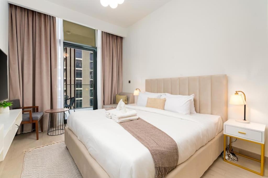 Studio - Pool - Gym - Wi-fi - 12min From Downtown - Azizi Riviera 26 *