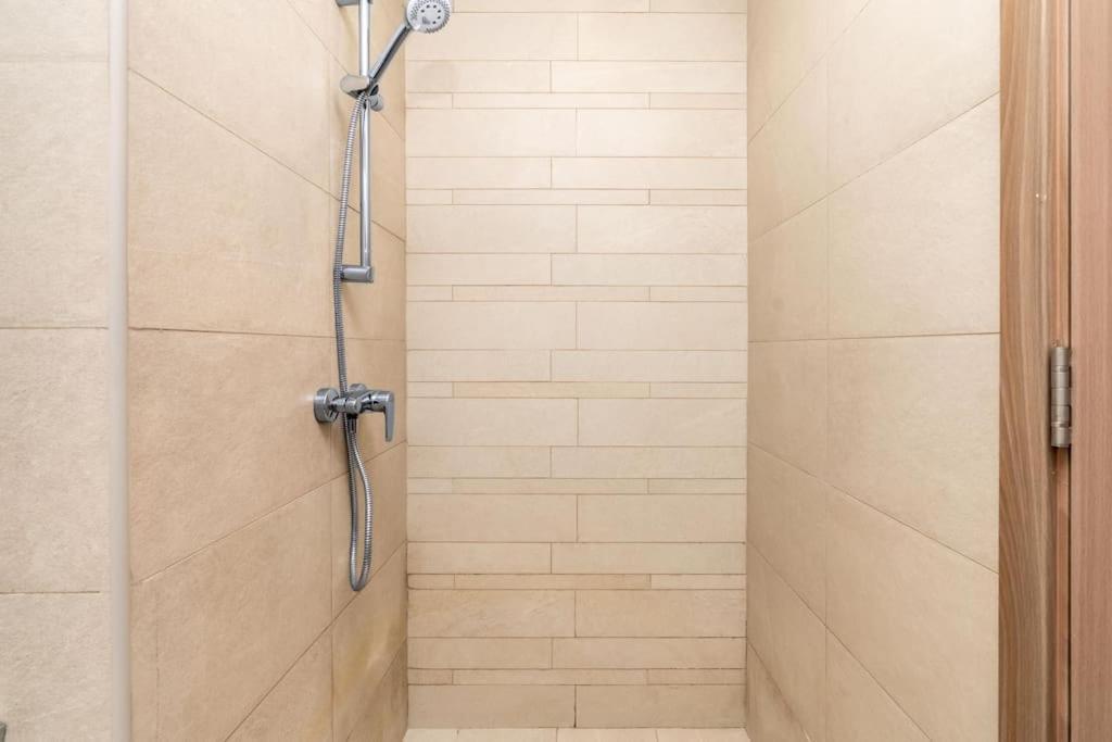 Studio - Pool - Gym - Wi-fi - 12min From Downtown - Azizi Riviera 26 Apartment Dubai