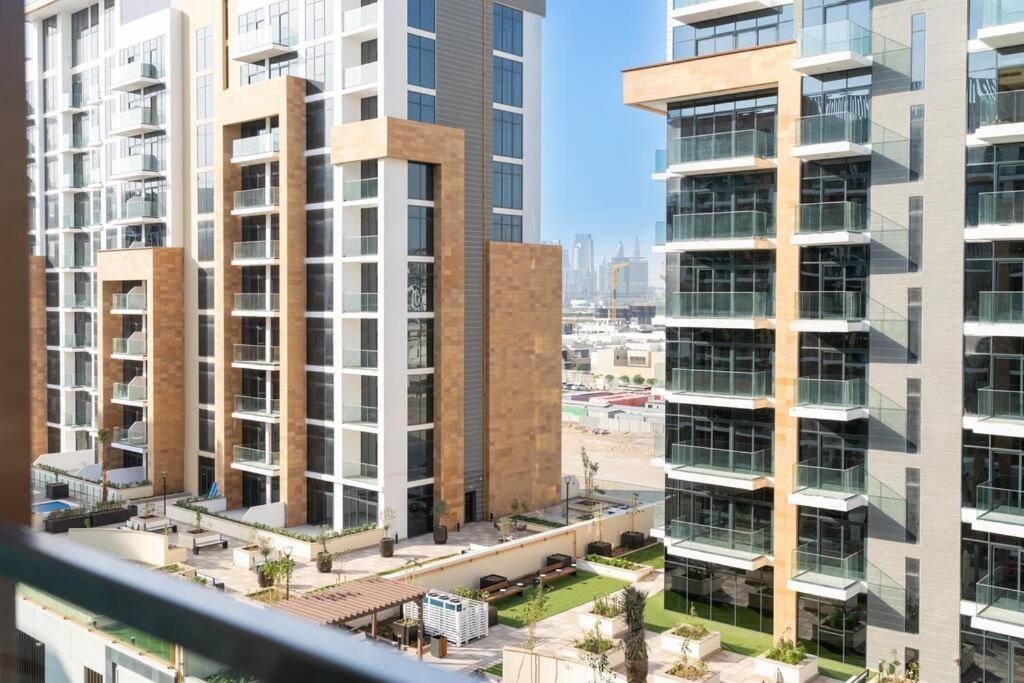 Studio - Pool - Gym - Wi-fi - 12min From Downtown - Azizi Riviera 26 Apartment *