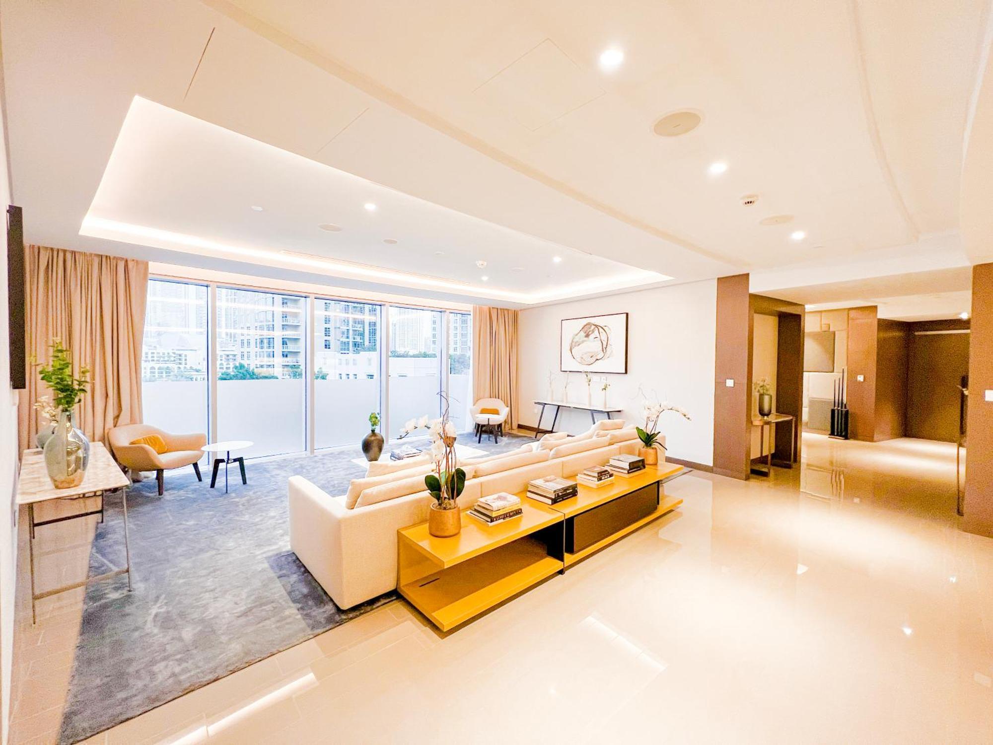 Downtown Luxury - Stunning Burj Khalifa & Sea View - 5 Minutes Walk To Mall *