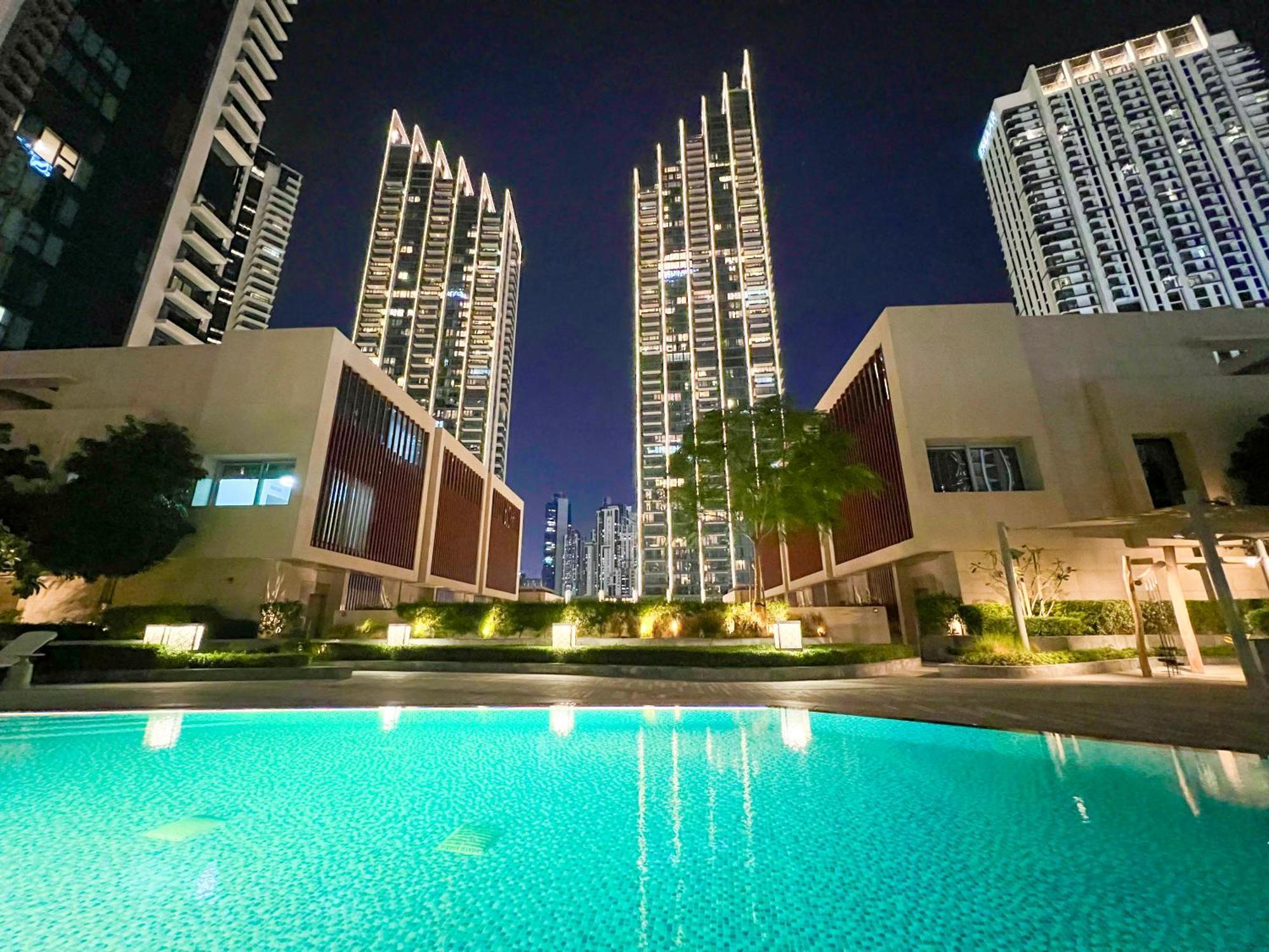 Downtown Luxury - Stunning Burj Khalifa & Sea View - 5 Minutes Walk To Mall