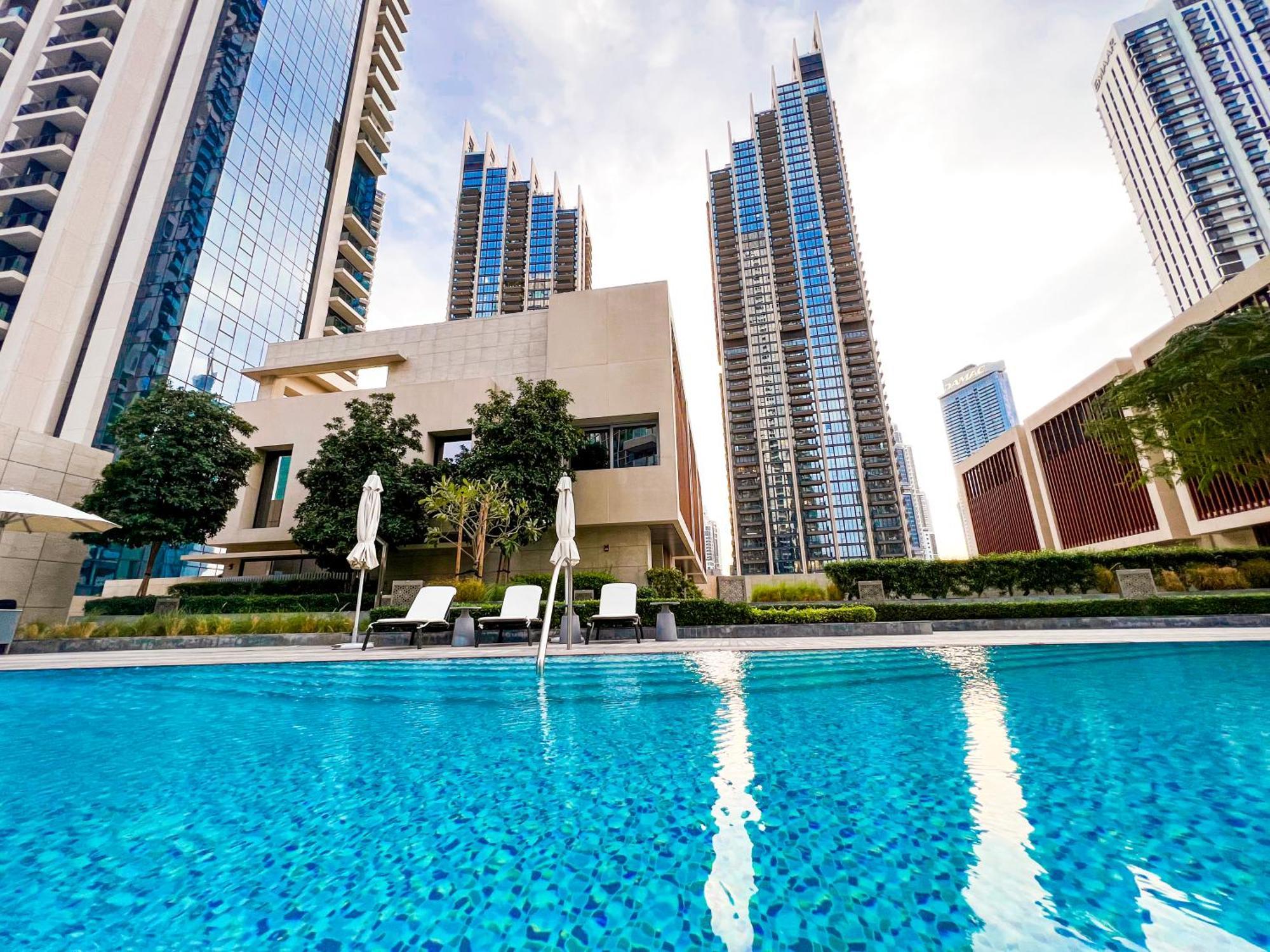 Downtown Luxury - Stunning Burj Khalifa & Sea View - 5 Minutes Walk To Mall Dubai