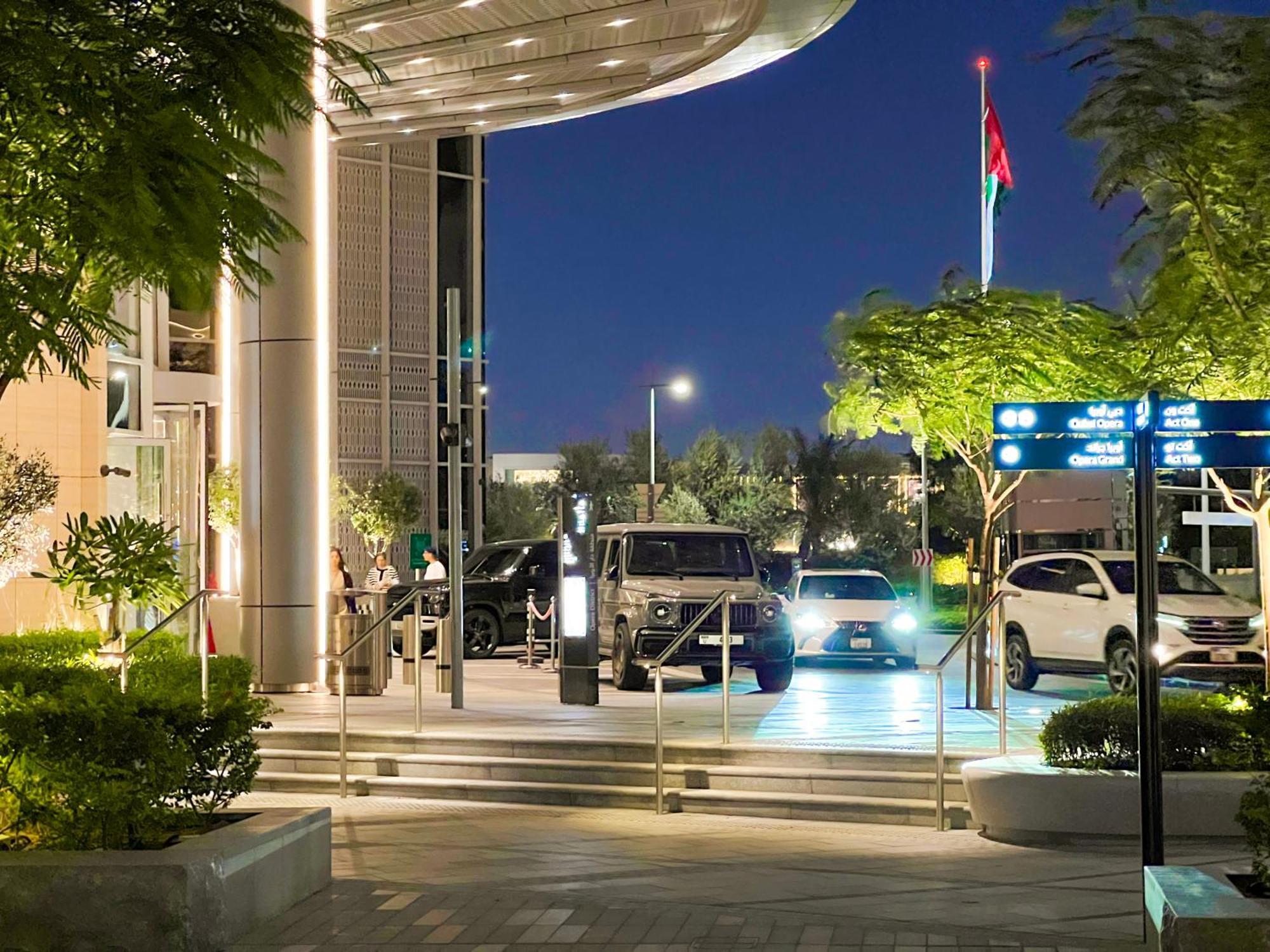 Downtown Luxury - Stunning Burj Khalifa & Sea View - 5 Minutes Walk To Mall *