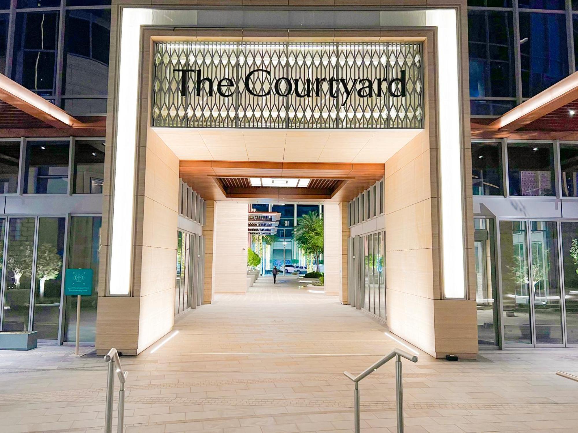 Downtown Luxury - Stunning Burj Khalifa & Sea View - 5 Minutes Walk To Mall *