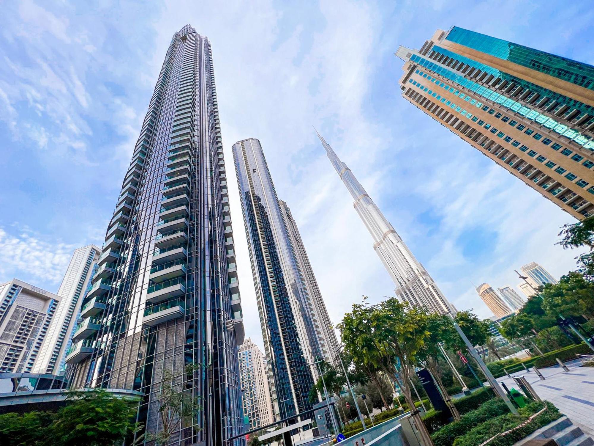 Downtown Luxury - Stunning Burj Khalifa & Sea View - 5 Minutes Walk To Mall *