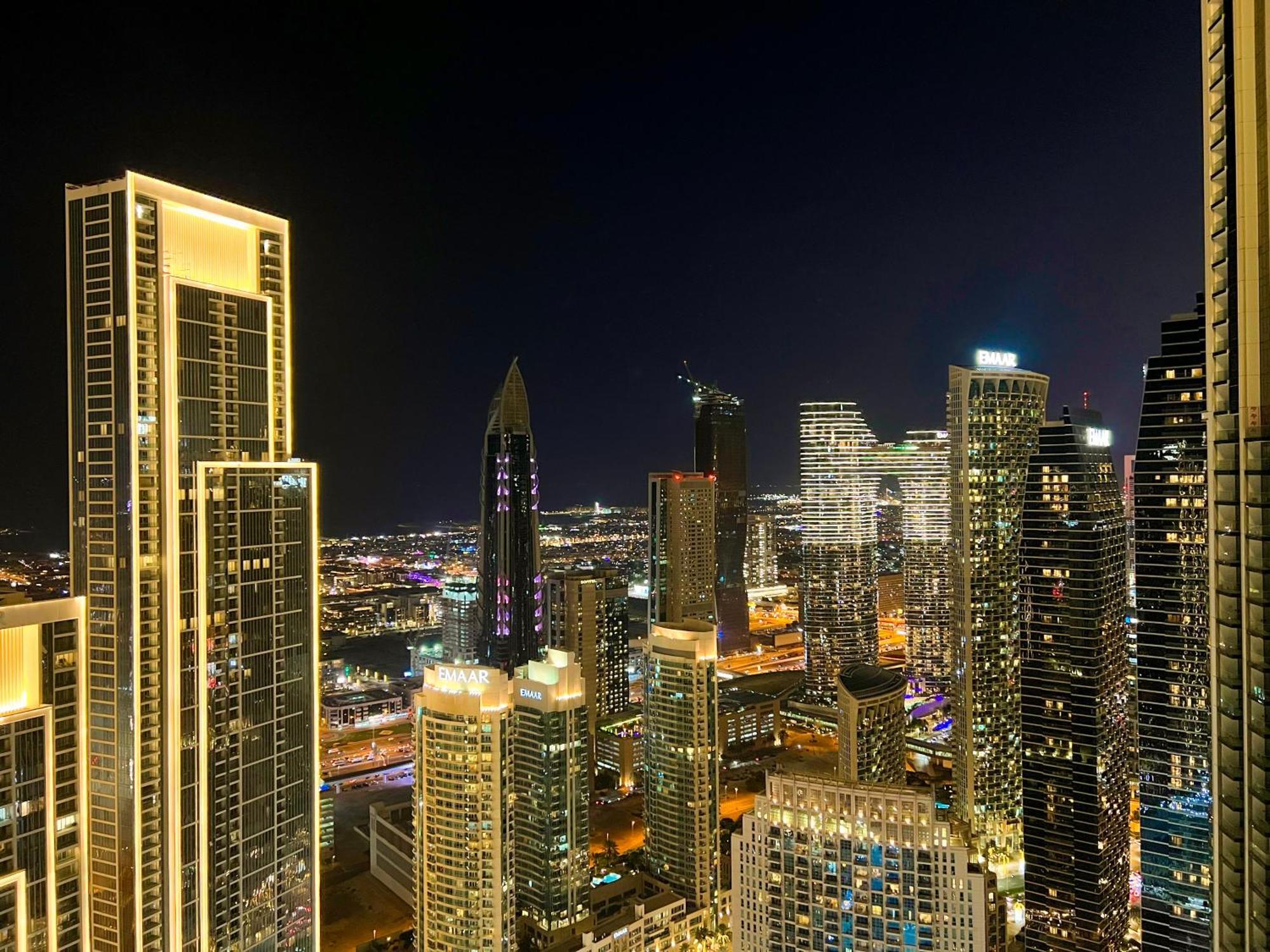 Downtown Luxury - Stunning Burj Khalifa & Sea View - 5 Minutes Walk To Mall