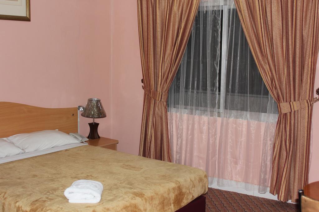 Zaineast Hotel *