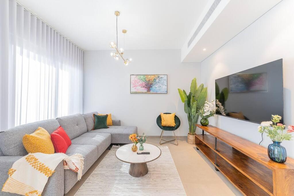 Stylish & Comfy 3 Bed Townhouse In Tilal Al Ghaf *