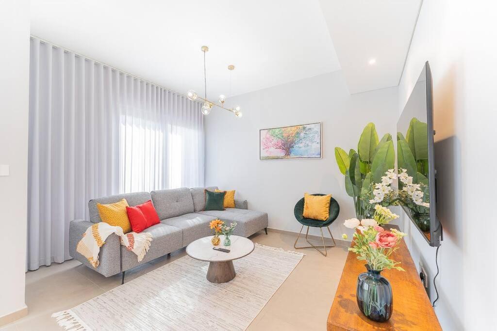 Apartment Stylish & Comfy 3 Bed Townhouse In Tilal Al Ghaf *