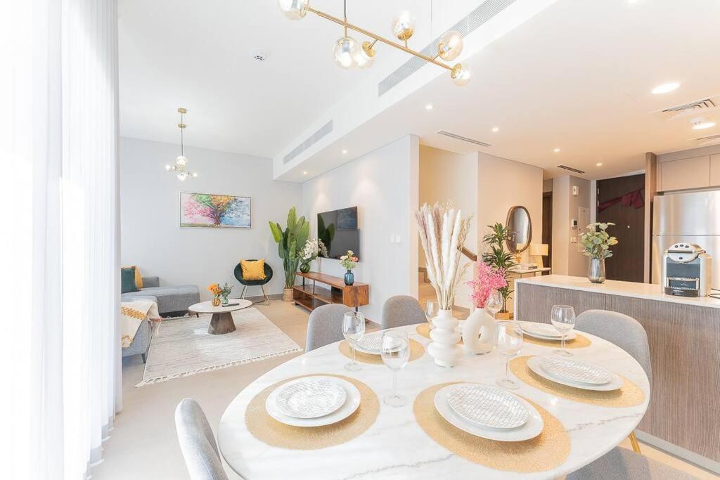 Stylish & Comfy 3 Bed Townhouse In Tilal Al Ghaf Apartment