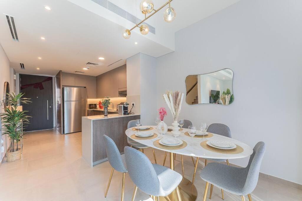 Apartment Stylish & Comfy 3 Bed Townhouse In Tilal Al Ghaf