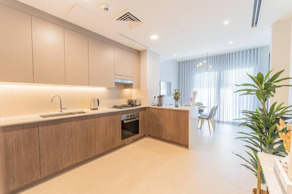 Apartamento Stylish & Comfy 3 Bed Townhouse In Tilal Al Ghaf
