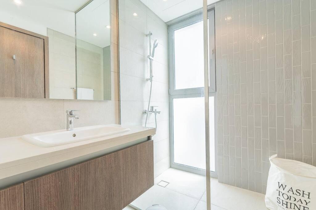 Stylish & Comfy 3 Bed Townhouse In Tilal Al Ghaf Apartment