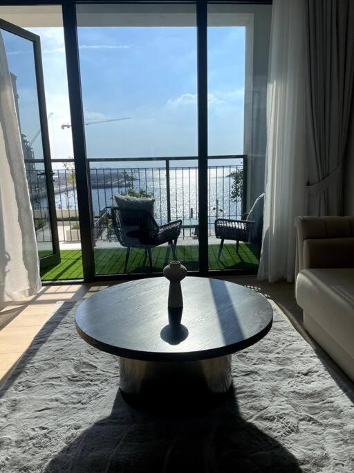 Apartment Brand New 2 Bedroom With Seaview