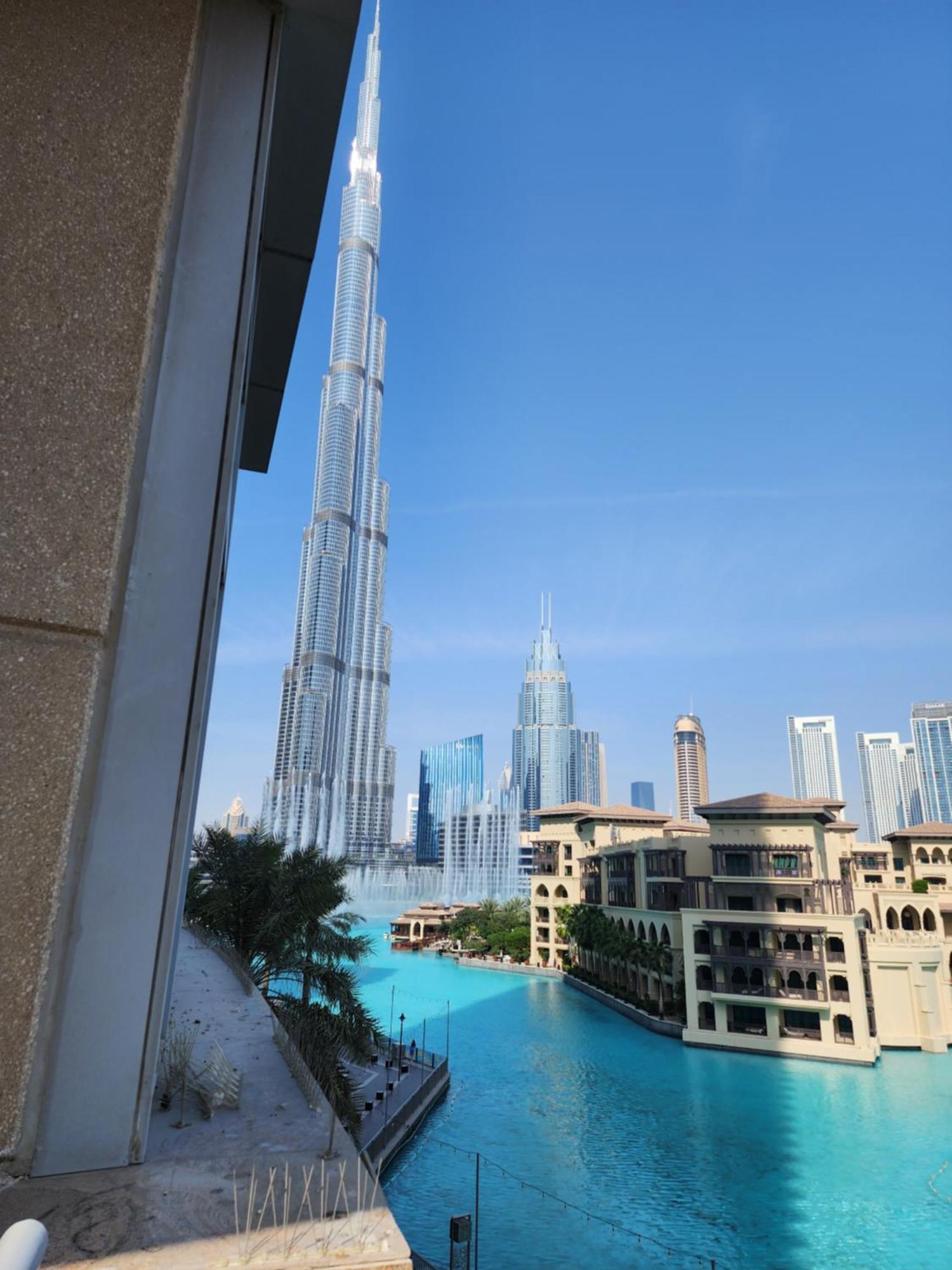Apartment Downtown Oasis, Burj Khalifa Views, Luxury Amenities Dubai