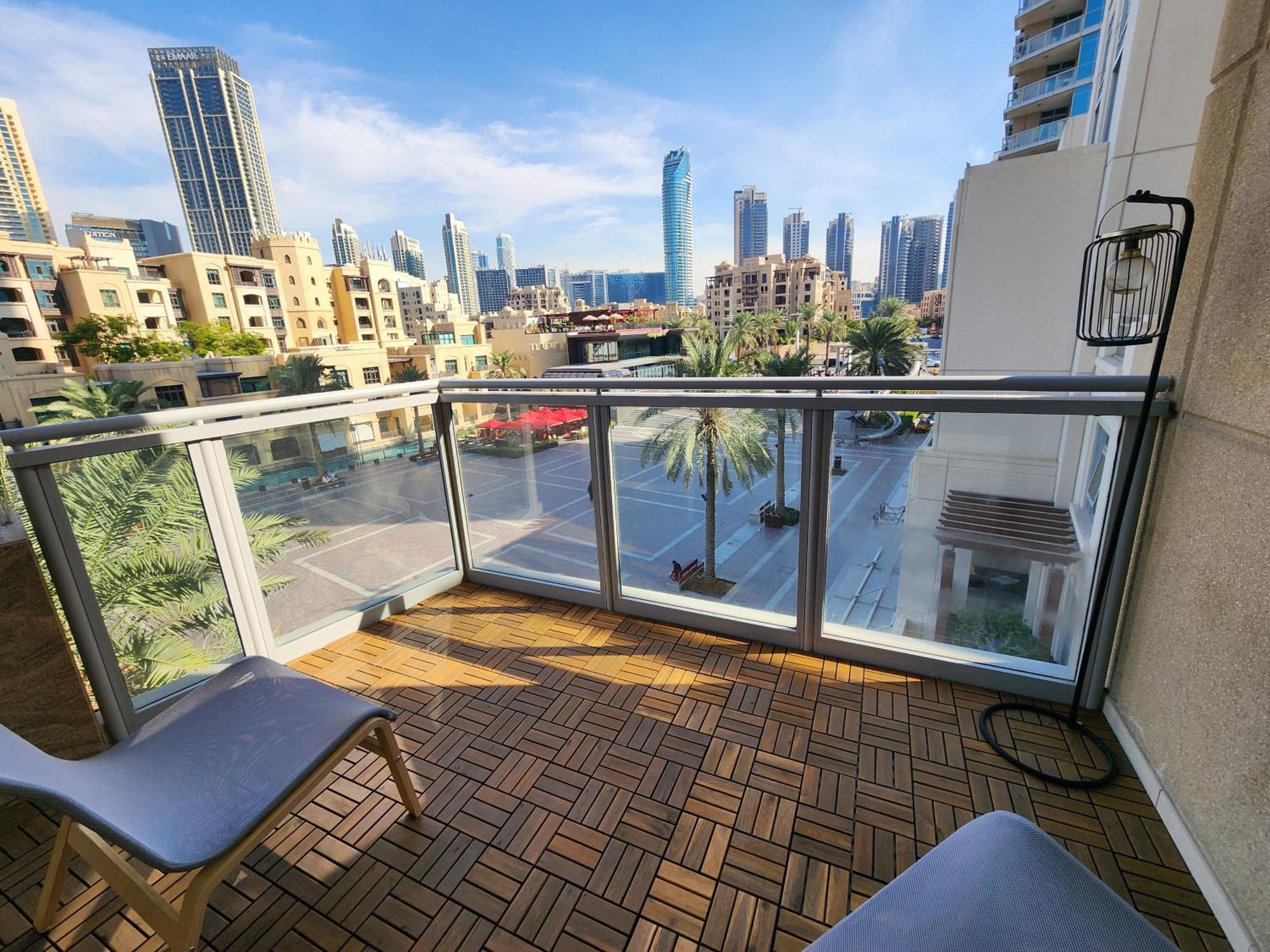 Downtown Oasis, Burj Khalifa Views, Luxury Amenities Apartment
