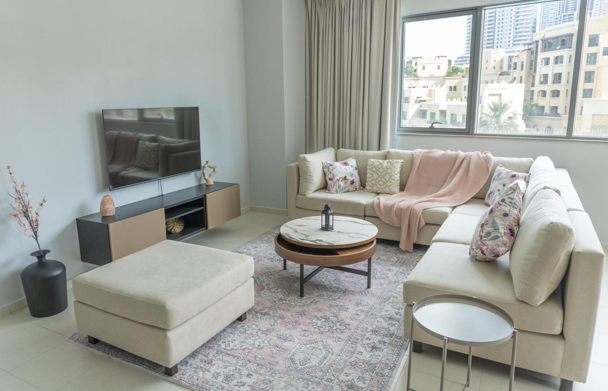 Apartment Downtown Oasis, Burj Khalifa Views, Luxury Amenities *