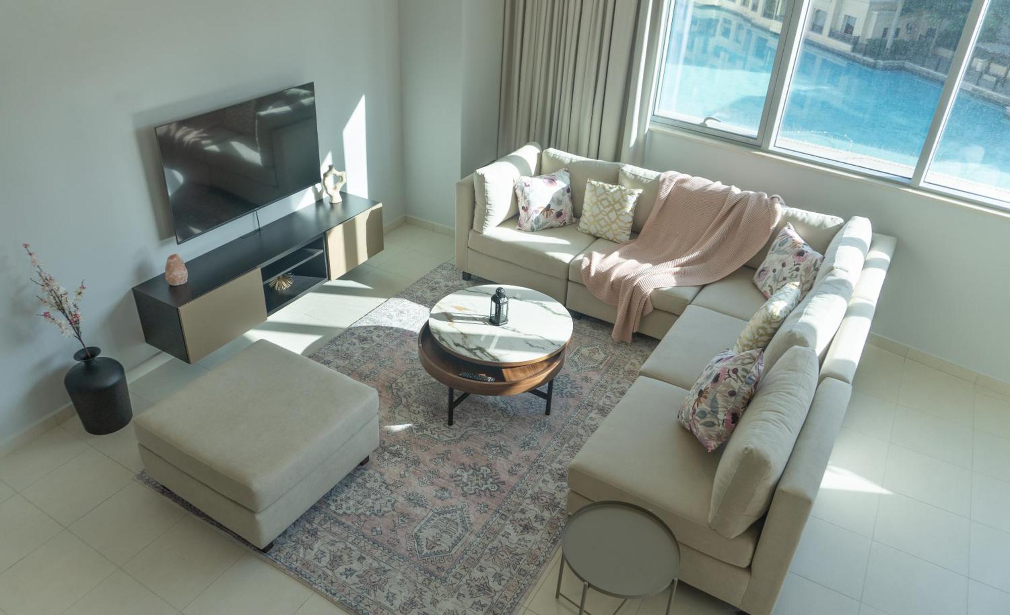 Downtown Oasis, Burj Khalifa Views, Luxury Amenities Apartment