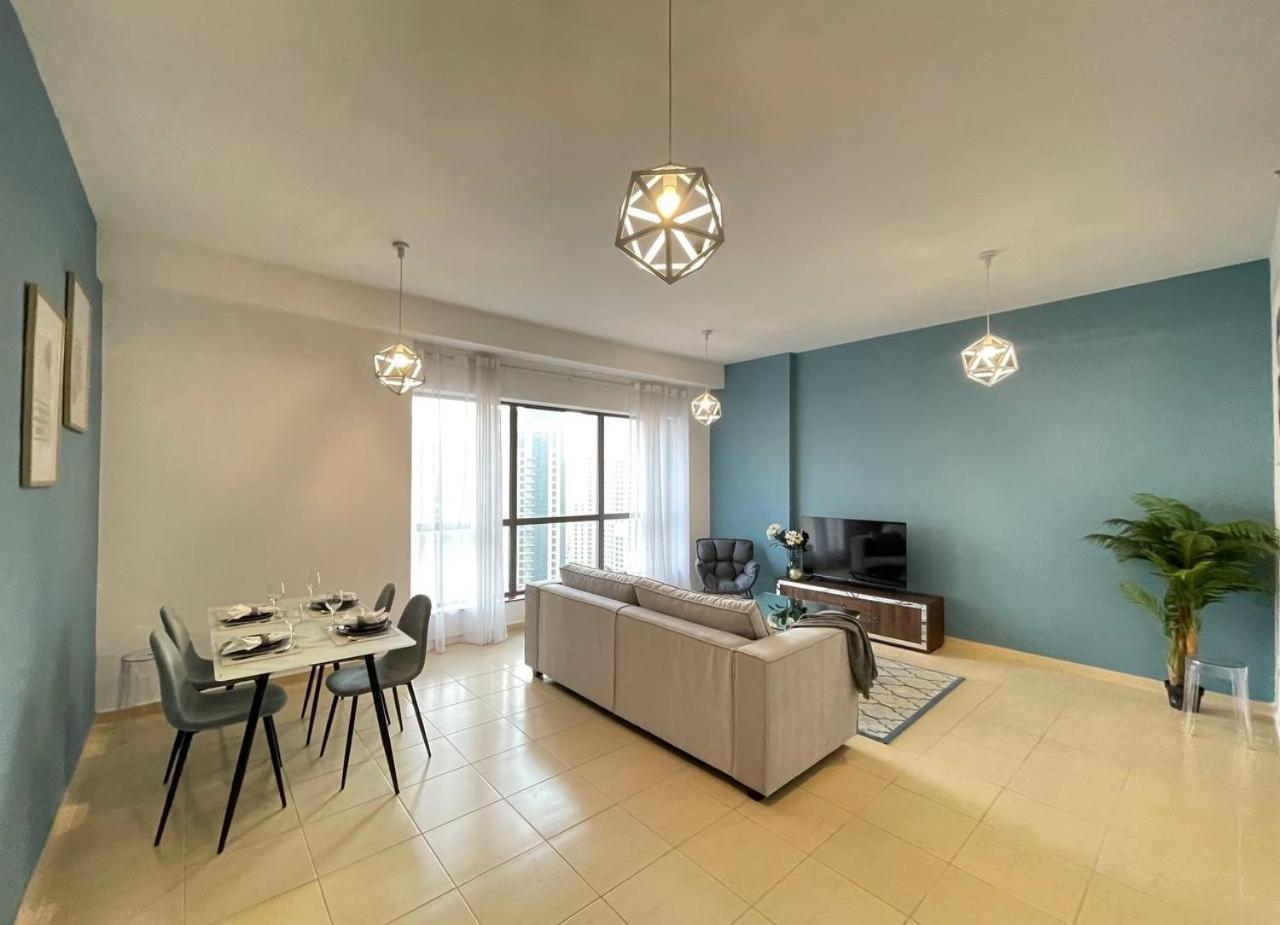 Luxury Jbr , Beach , Pool , Parking Apartment Dubai