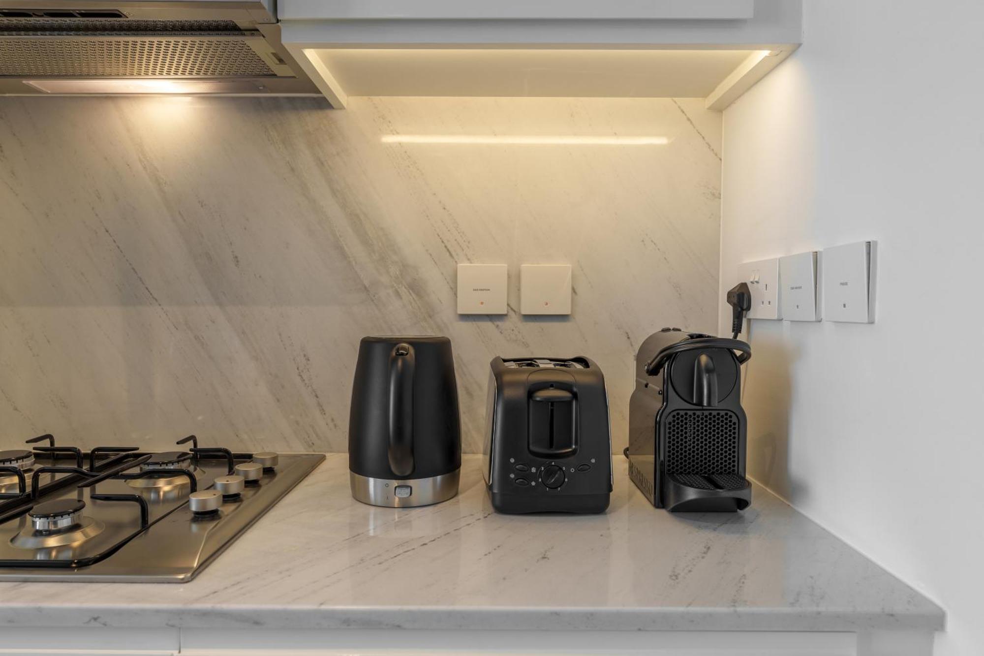 Luxe 1-bedroom Elegance In Palace Residences *