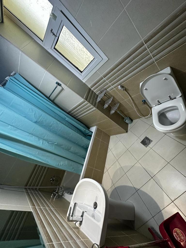 Apartment Cozy And Small Partitions For Men Guests In *
