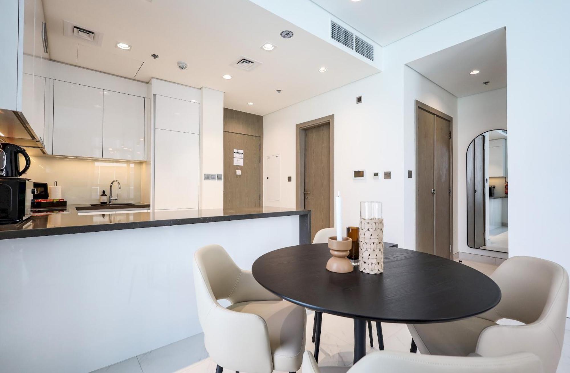 Apartment Elite Lux Homes - Lagoon View 1 Bedroom Luxury Oasis In Mbr *