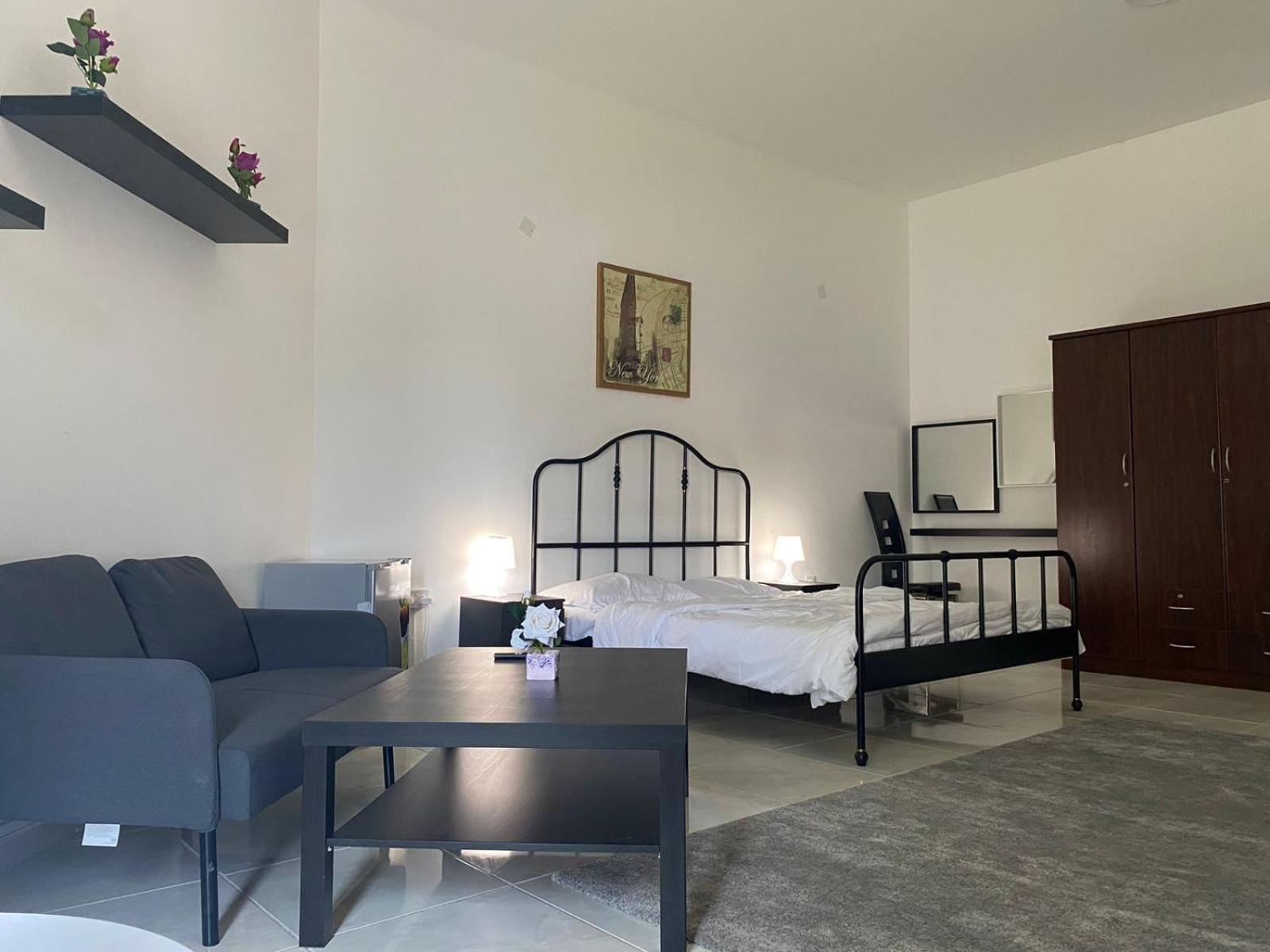 Comfortable Private In Compound Housing