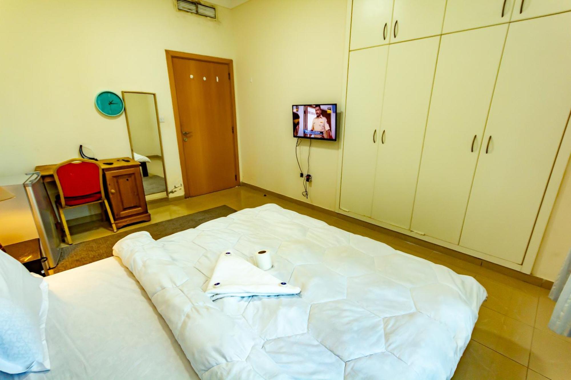 Big For ' Girls ' Only At Dubai, Marina Homestay