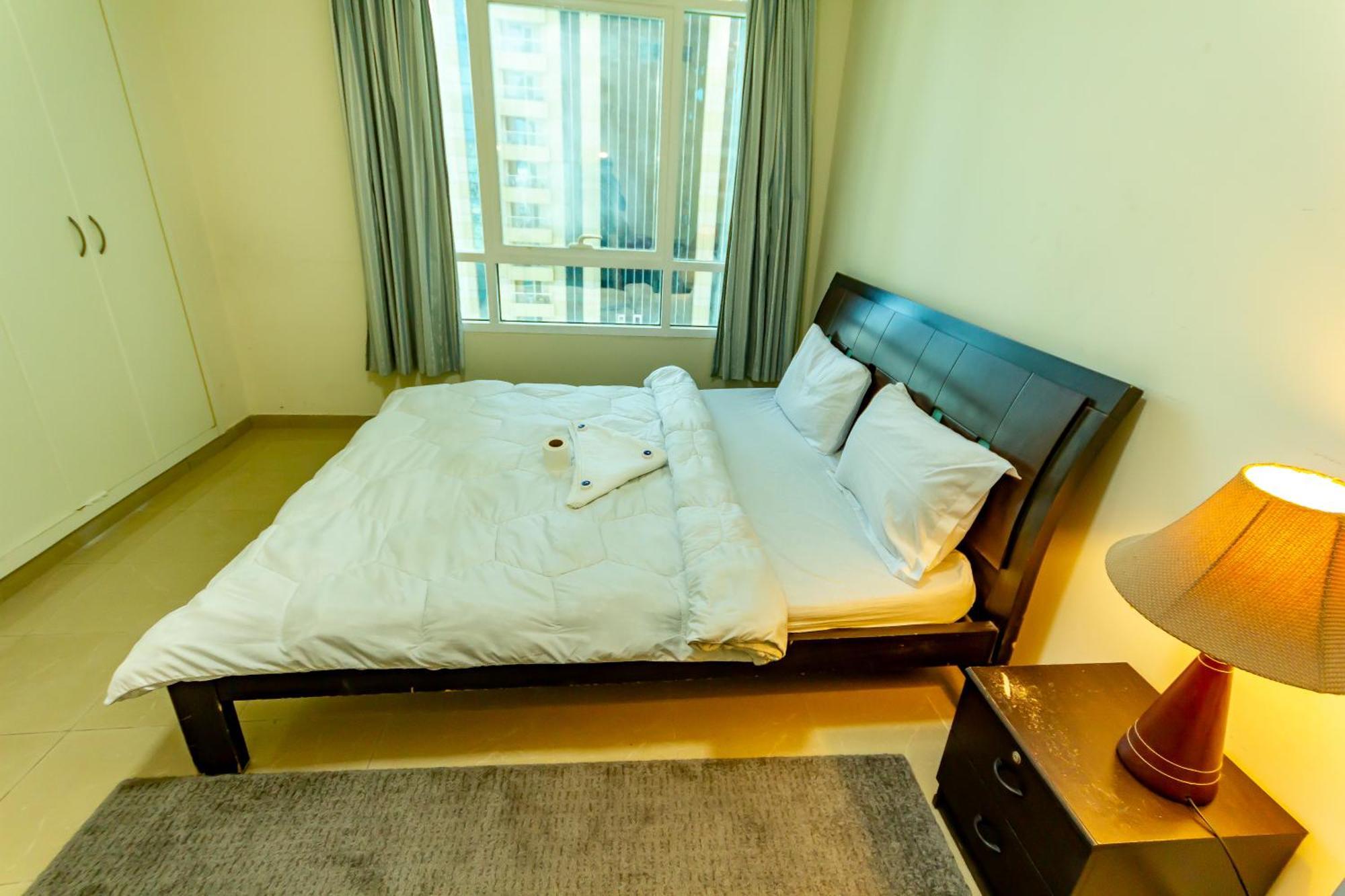 Big For ' Girls ' Only At Dubai, Marina Homestay *