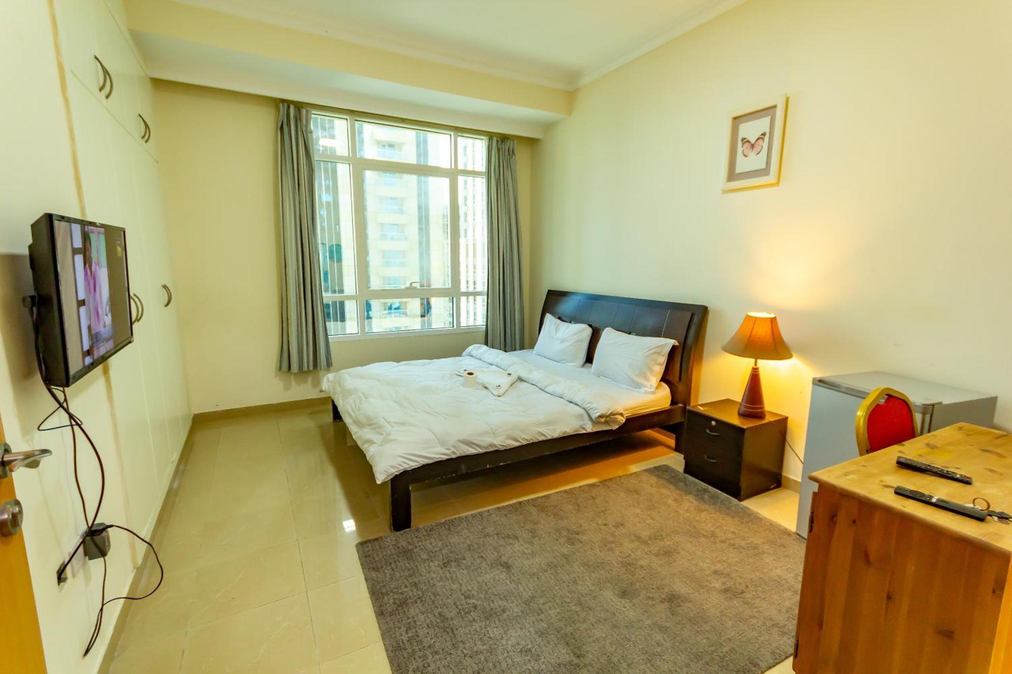 Homestay Big For ' Girls ' Only At Dubai, Marina Dubai