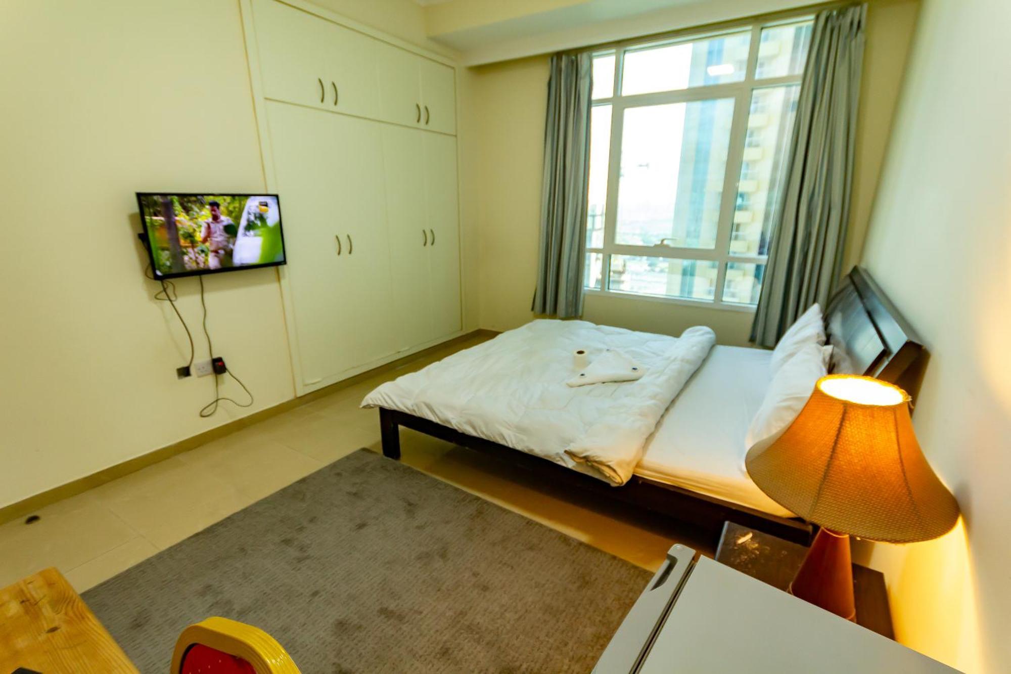 Big For ' Girls ' Only At Dubai, Marina Homestay Dubai