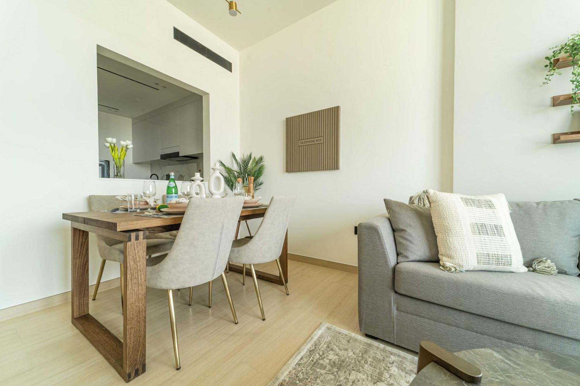 Apartment Frank Porter - Binghatti Crest *