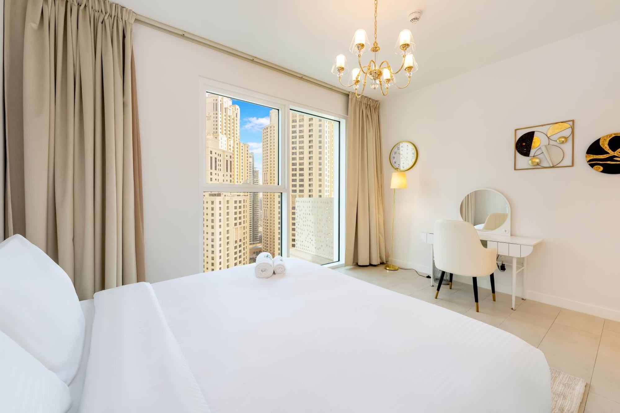 Apartment Fam Living - Modern 1-bedroom Gem In Jbr, Steps From The Dubai
