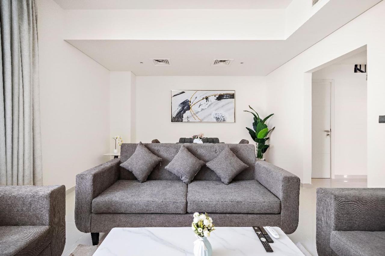 Aliving Luxury 3br With Maid Damac Hills 2 Villa Dubai
