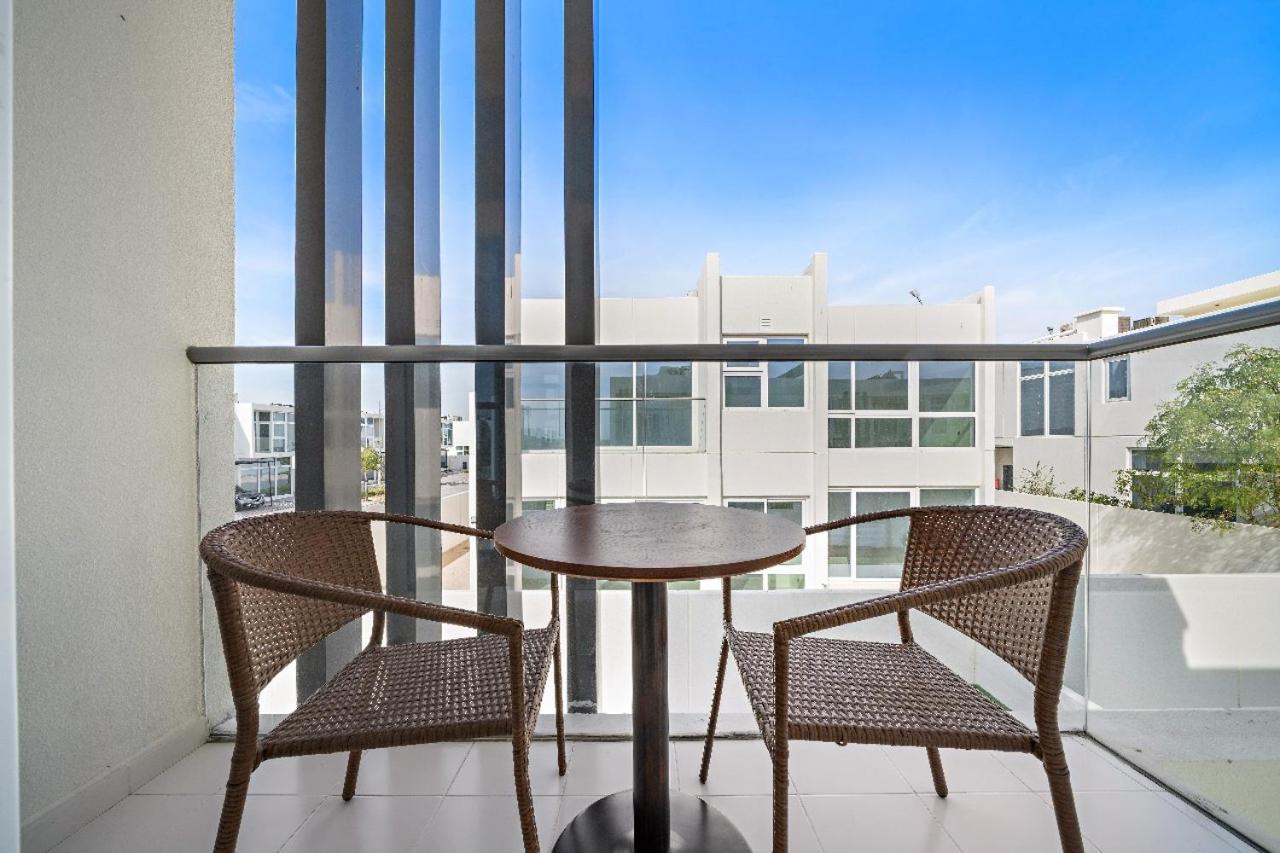 Aliving Luxury 3br With Maid Damac Hills 2 Villa