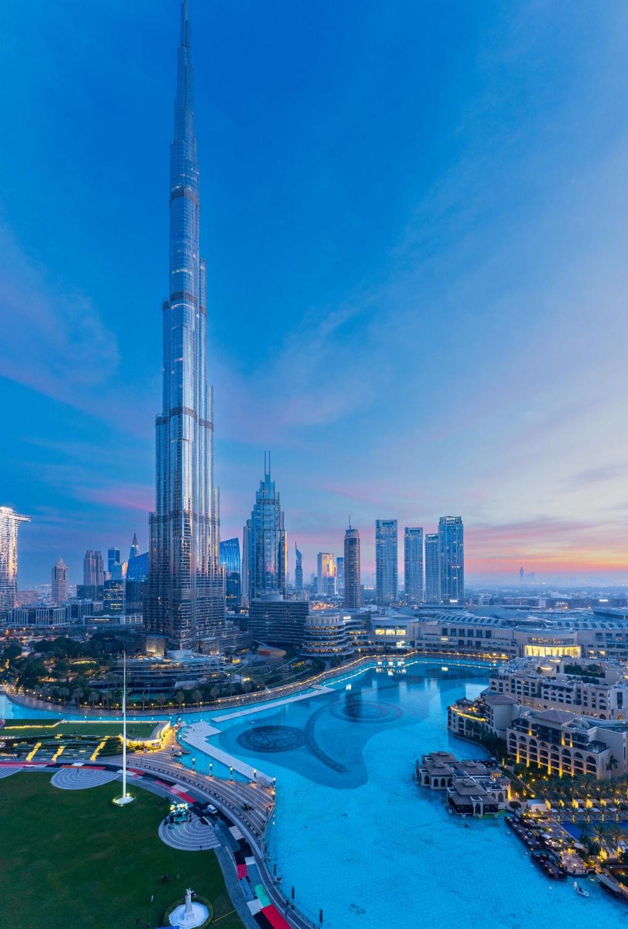 Spectacular Burj & Fountain View - Luxurious 3 Bedrooms & Maids - The Residences * Dubai
