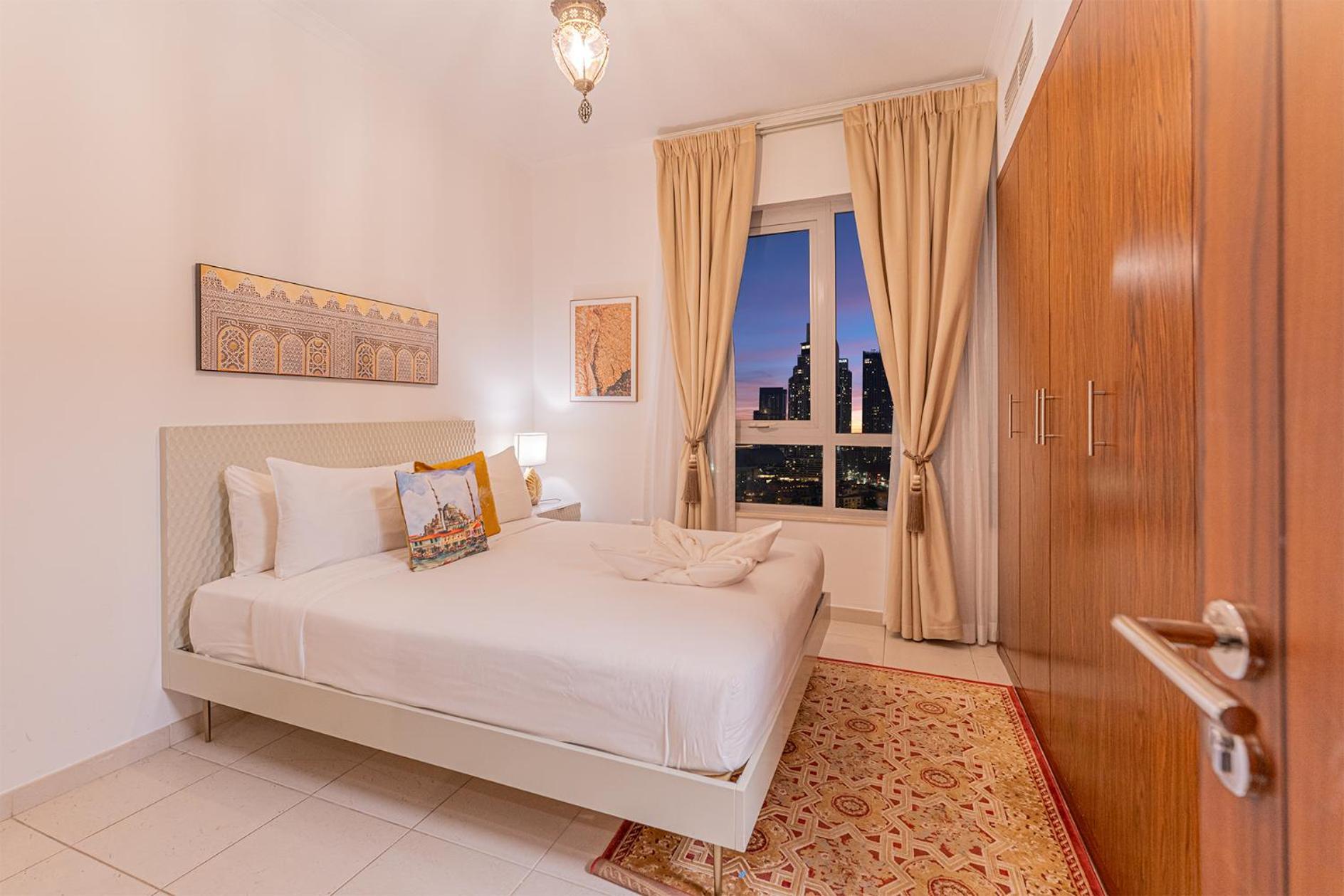 Spectacular Burj & Fountain View - Luxurious 3 Bedrooms & Maids - The Residences Dubai