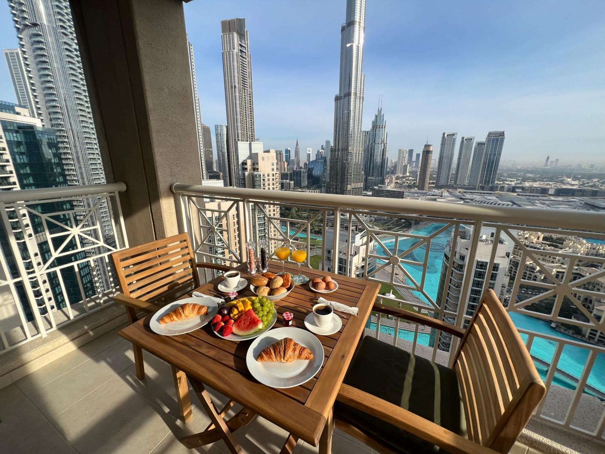 Prestige Living 2br With Full Burj Khalifa And Fountain View By Apartamento