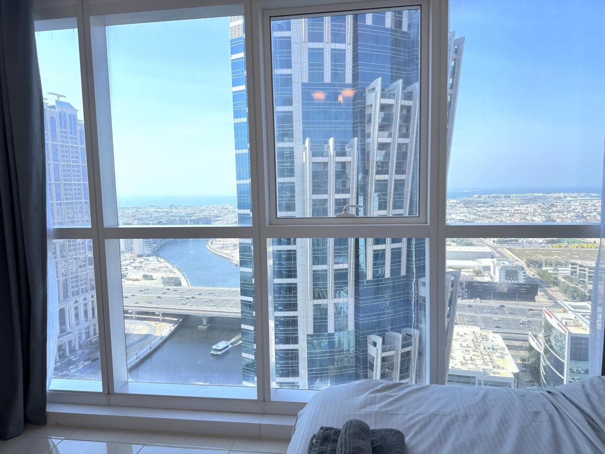 Deluxe With Panoramic View Near Metro Apartment Dubai