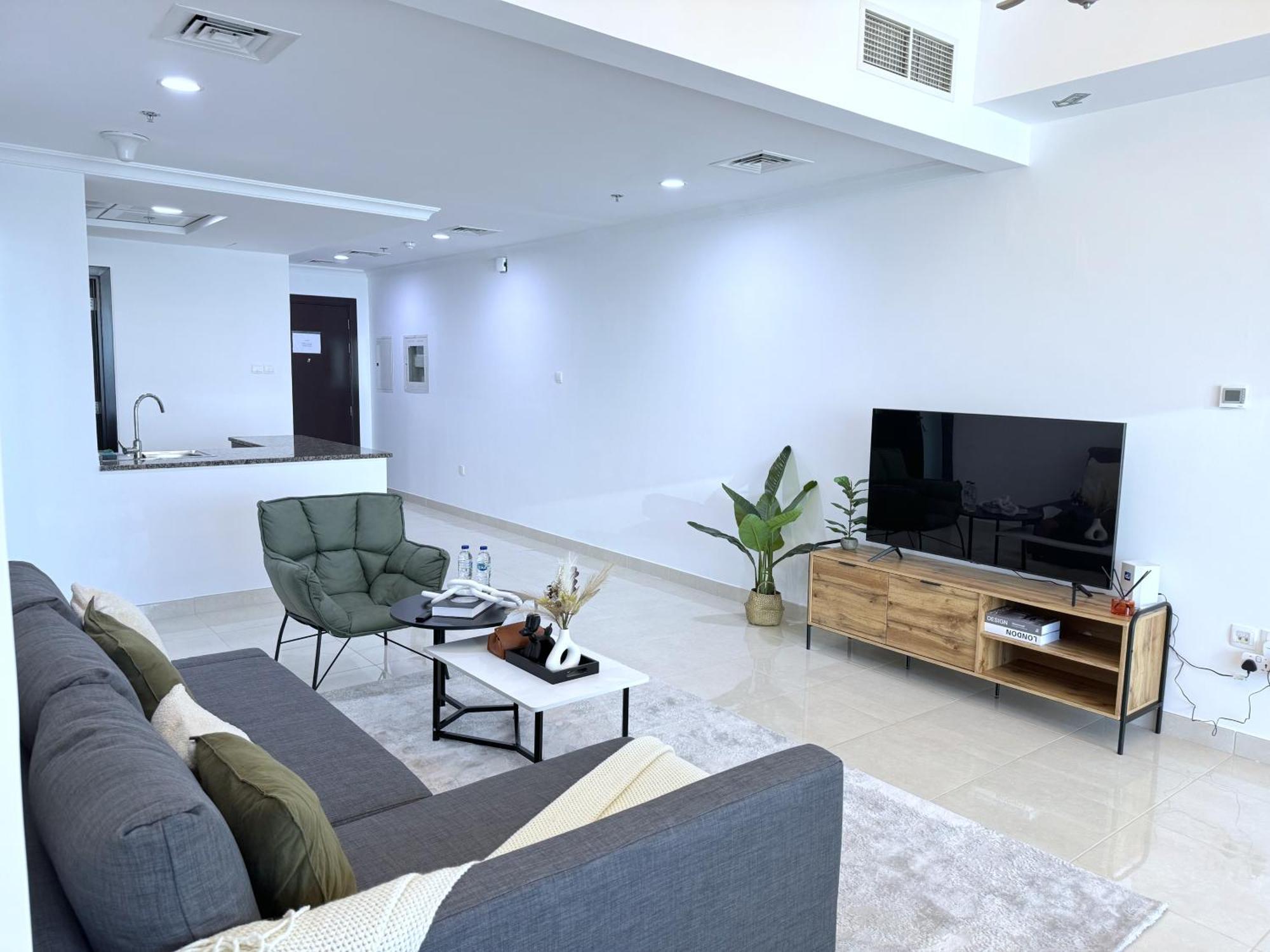 Deluxe With Panoramic View Near Metro Apartment