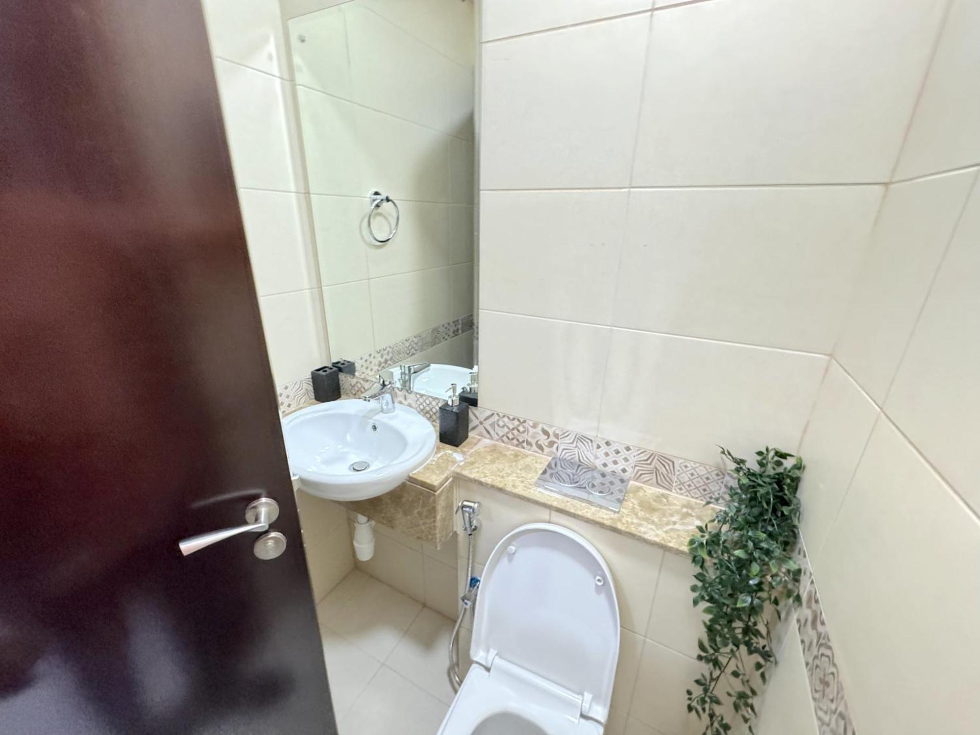 Deluxe With Panoramic View Near Metro Apartment Dubai