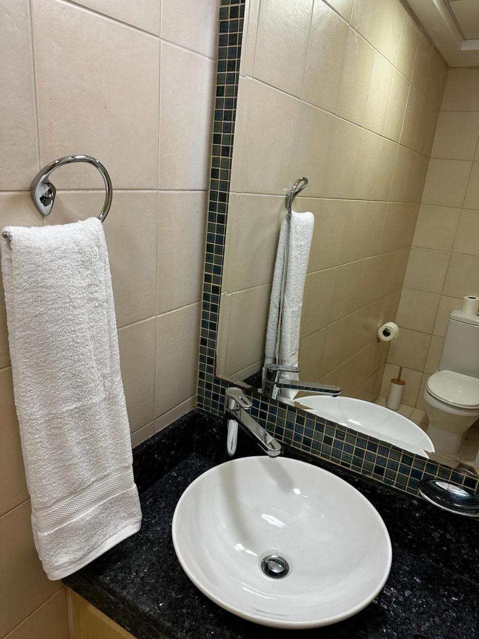 Seaside Serenity Elegant 1br Escape In Palm Jumeirah By La Buena Vida Homes * Dubai