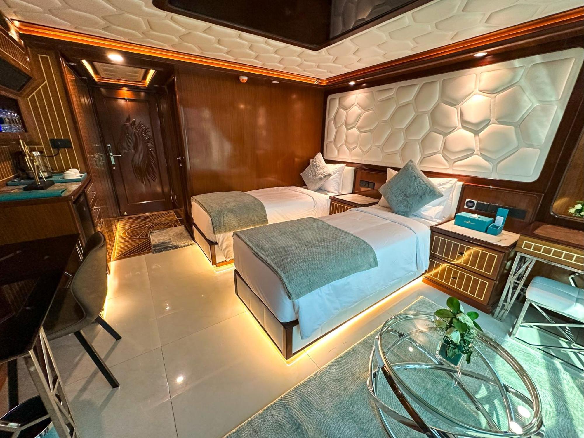 Botel Overnight Super Yacht - Orchid Dubai