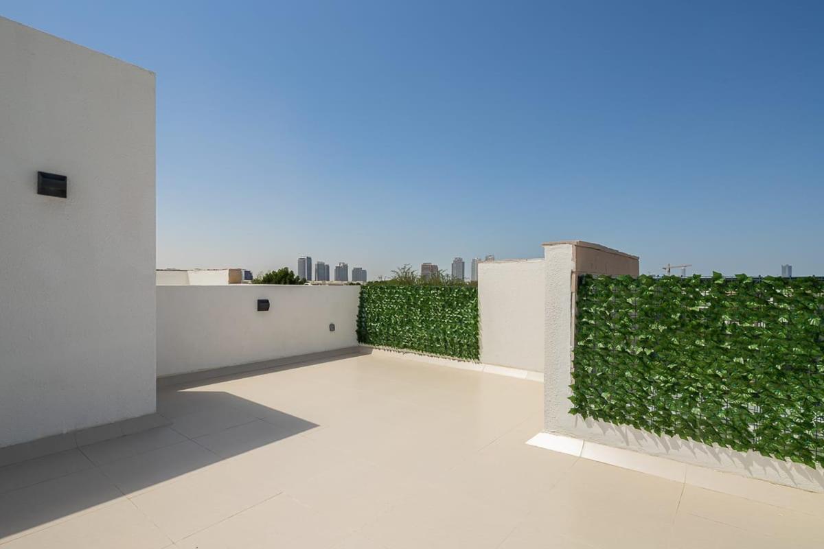 Frank Porter - Damac Hills Richmond * Dubai