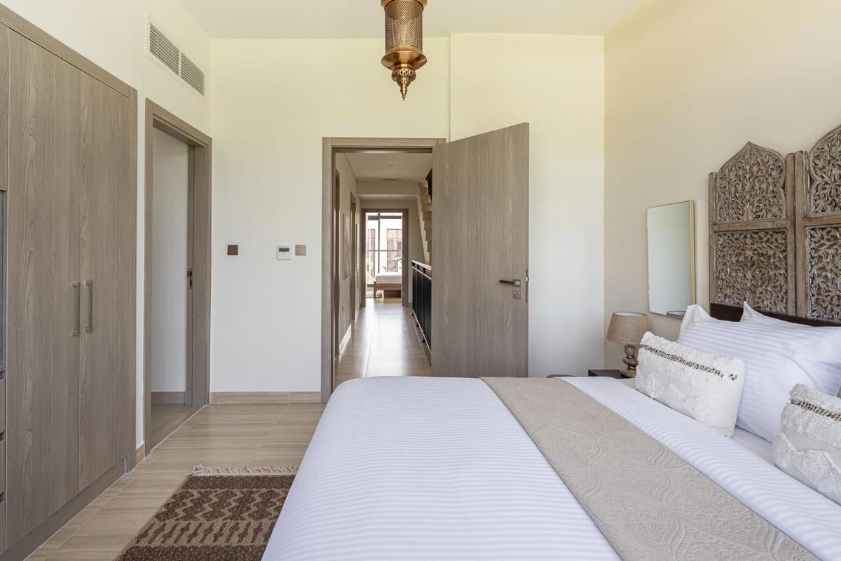 Frank Porter - Damac Hills Richmond Villa