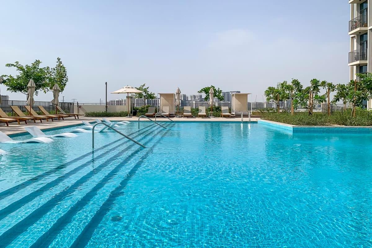 Frank Porter - Collective Tower 1 * Dubai